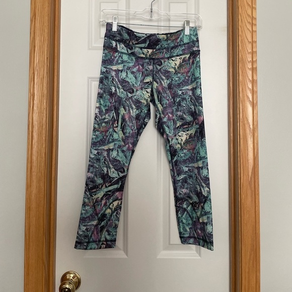 Lululemon Inspire Crop II in Iridescent Multi Size 6 - Picture 2 of 9
